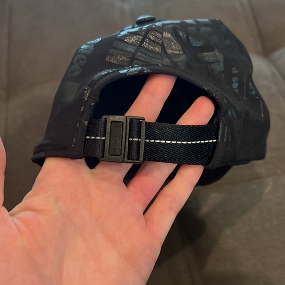 Lululemon hat - Picture 3 of 6